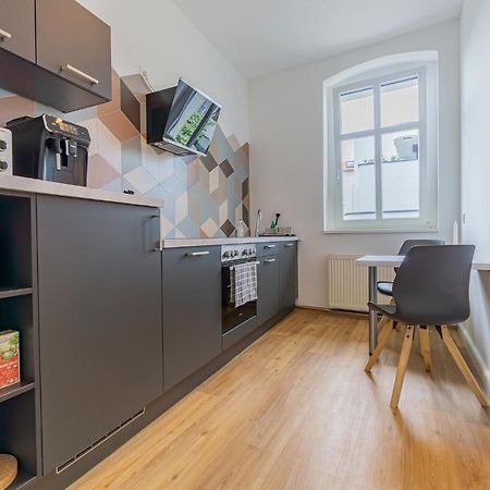 Modernes Apartment - Zentral, Ruhig, Wlan, Netflix, Kueche, Schreibtisch, Parkplatz, Waschtrockner Cottbus Dış mekan fotoğraf