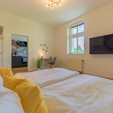 Modernes Apartment - Zentral, Ruhig, Wlan, Netflix, Kueche, Schreibtisch, Parkplatz, Waschtrockner Cottbus Dış mekan fotoğraf