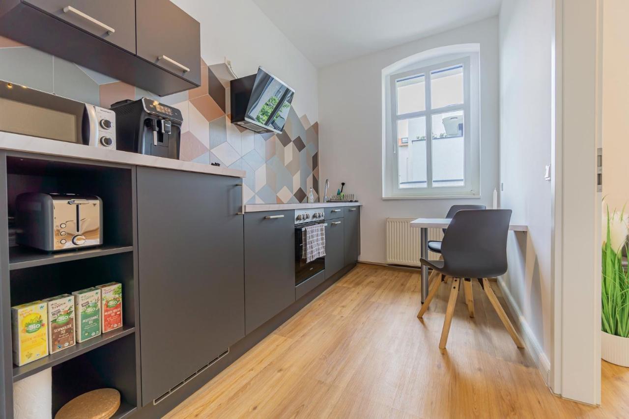 Modernes Apartment - Zentral, Ruhig, Wlan, Netflix, Kueche, Schreibtisch, Parkplatz, Waschtrockner Cottbus Dış mekan fotoğraf