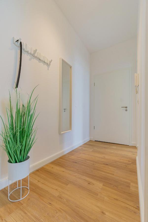Modernes Apartment - Zentral, Ruhig, Wlan, Netflix, Kueche, Schreibtisch, Parkplatz, Waschtrockner Cottbus Dış mekan fotoğraf
